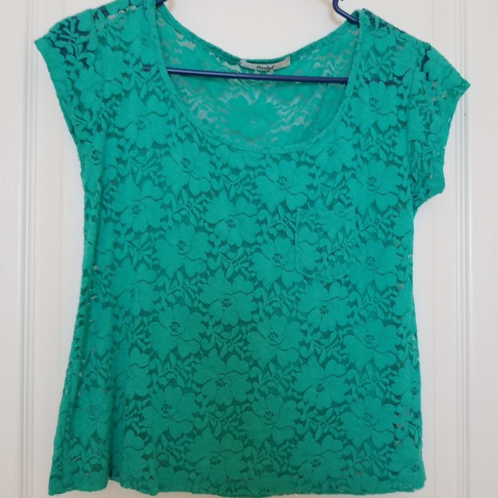 Lace crop tops